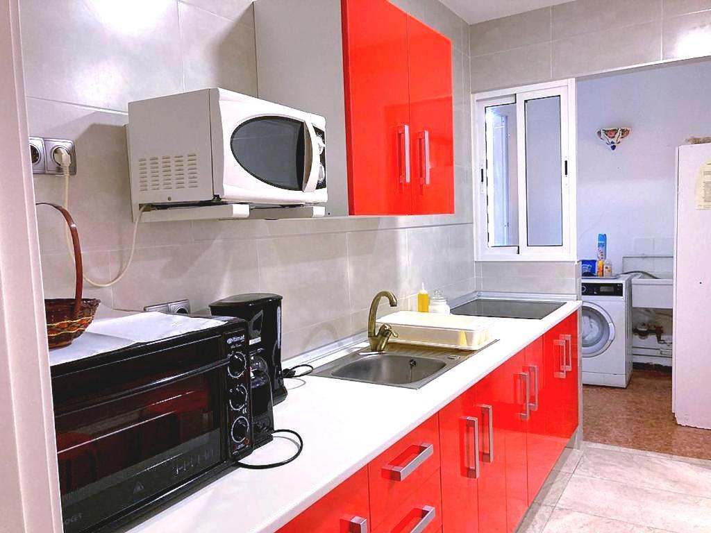 Practico Apartamento A 5 Min Andando De Gibraltar Y El Centro, Frente Al Mar Ла-Линеа-де-ла-Консепсьон Экстерьер фото