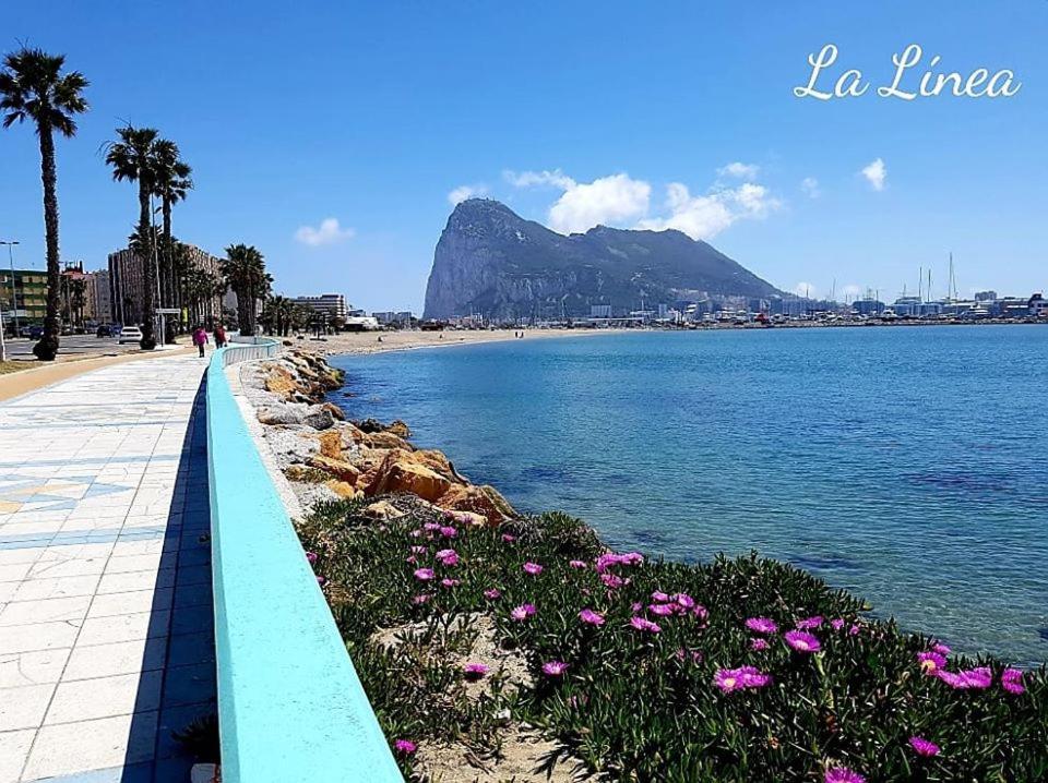 Practico Apartamento A 5 Min Andando De Gibraltar Y El Centro, Frente Al Mar Ла-Линеа-де-ла-Консепсьон Экстерьер фото